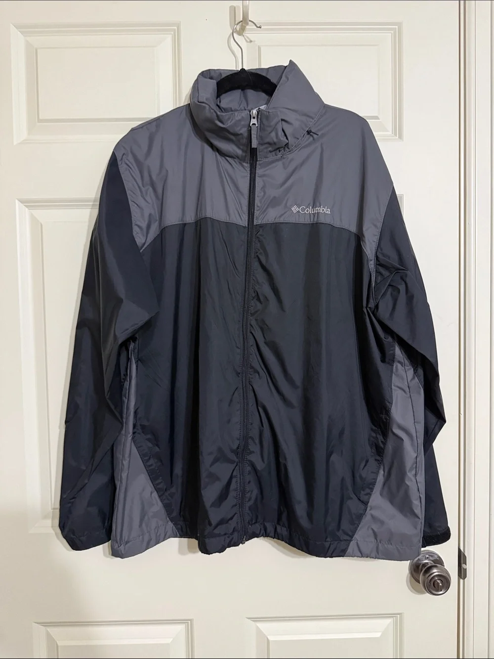 Columbia Two-Tone Black and Gray Men's Windbreaker Jacket